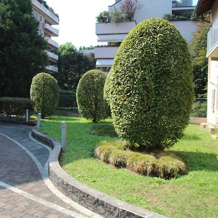 Parco Di Monza Apartment Bagian luar foto